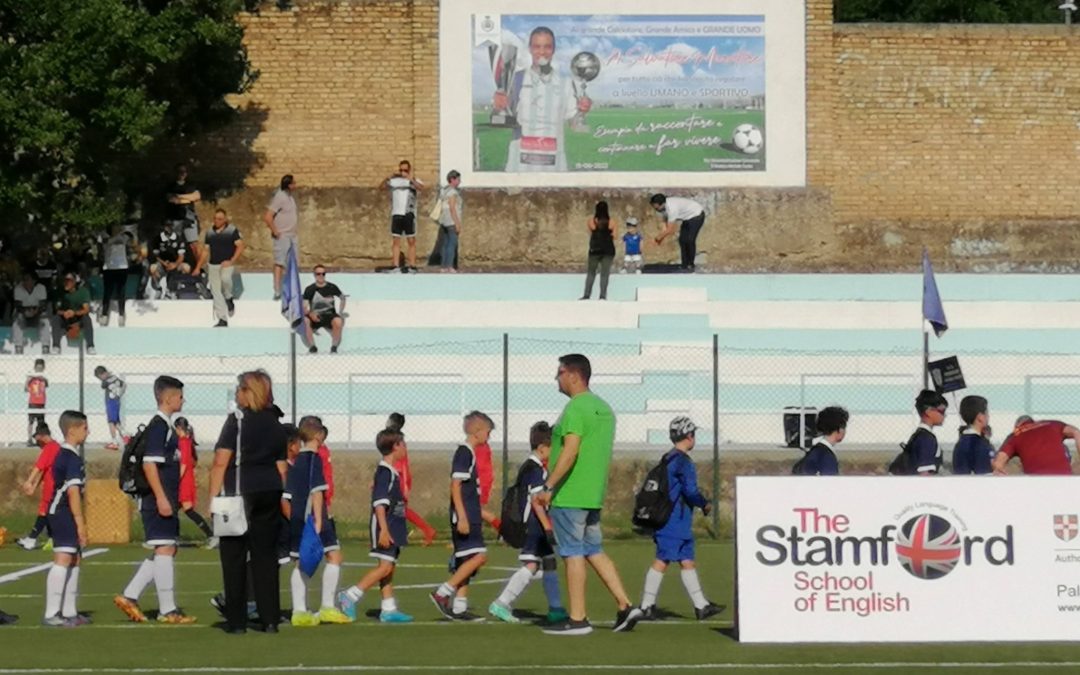 Bella sorpresa allo stadio, gradinata nuova e dedica a Salvatore